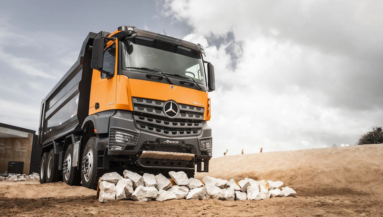 Mercedes Benz lanza el nuevo Arocs 4848, ideal para minería y construcción