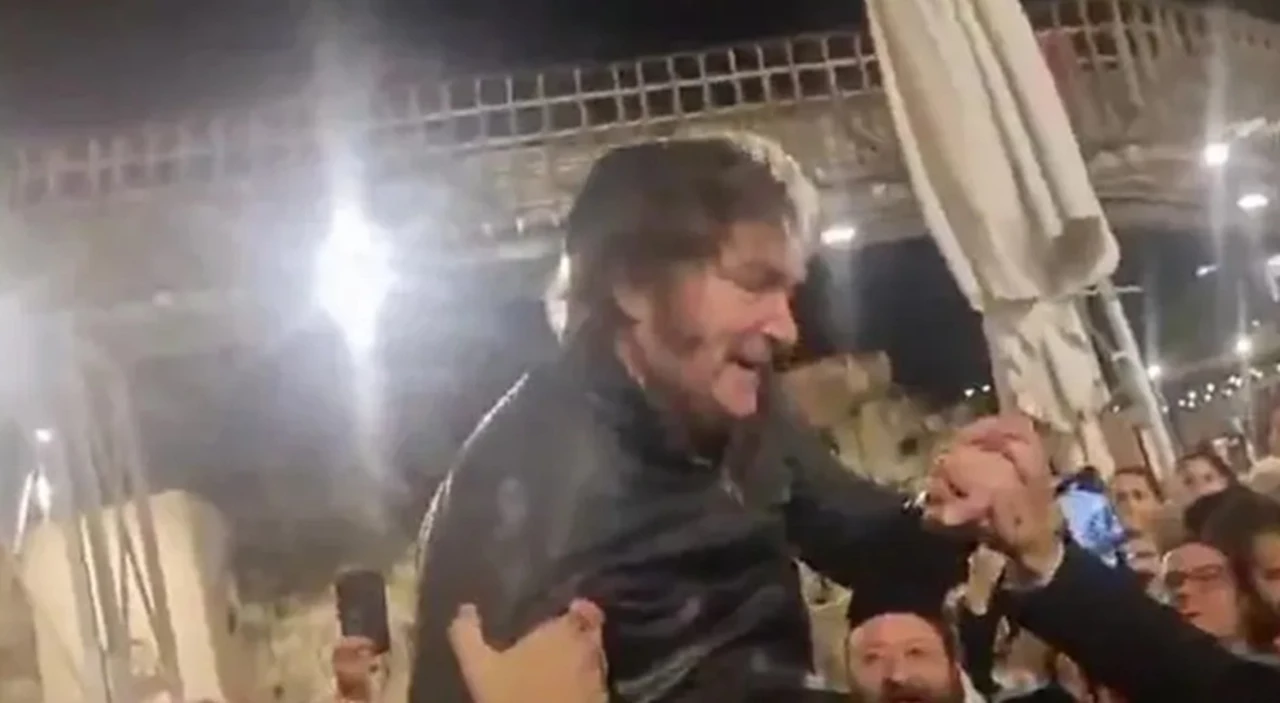 VIDEO | Última noche de Javier Milei en Israel: bailó y lo llevaron a andas