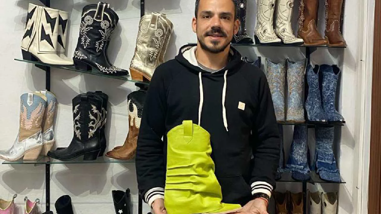 Es argentino, fabrica zapatos y logró crear una marca de exportación en tiempo récord