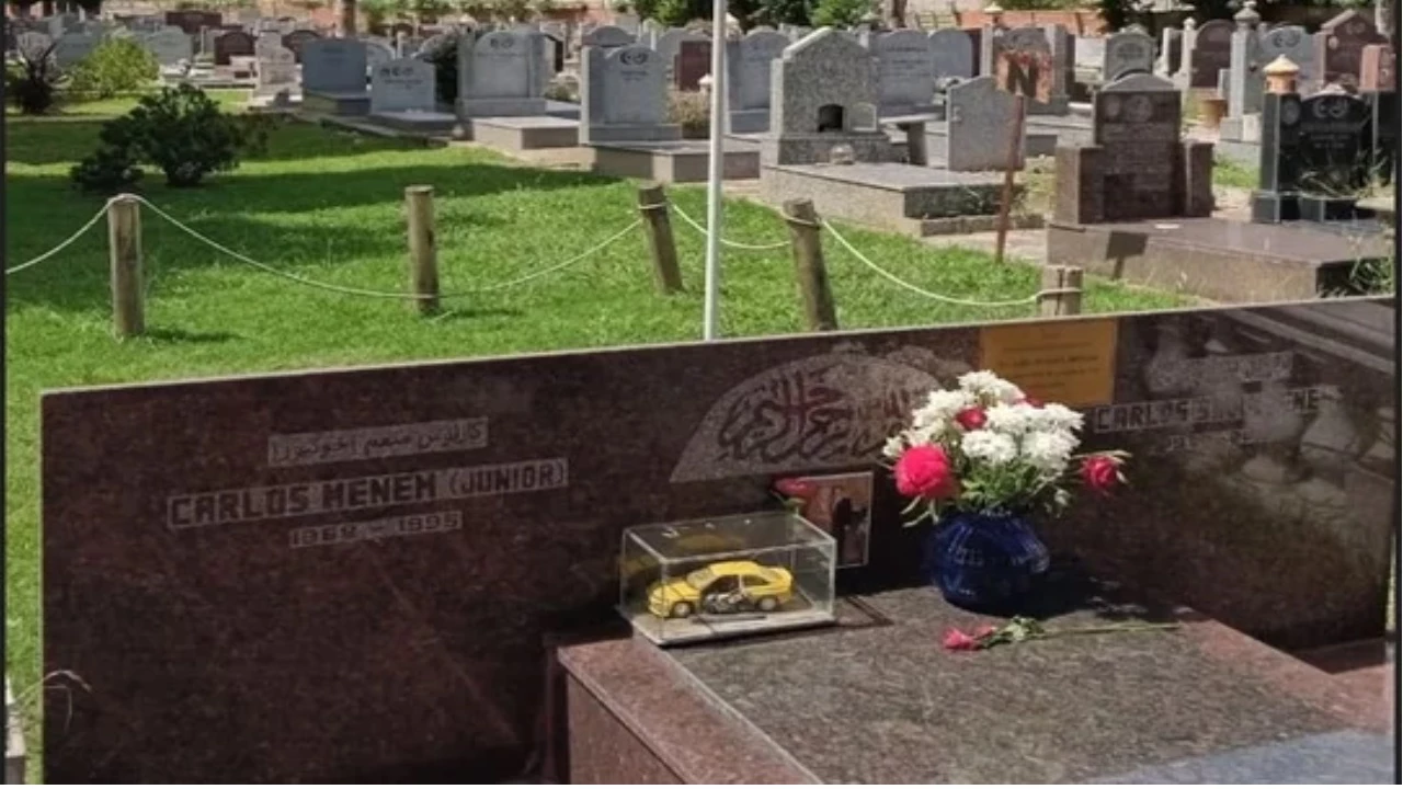 Vandalizaron y robaron las tumbas de Carlos Menem y su hijo en el cementerio Islámico