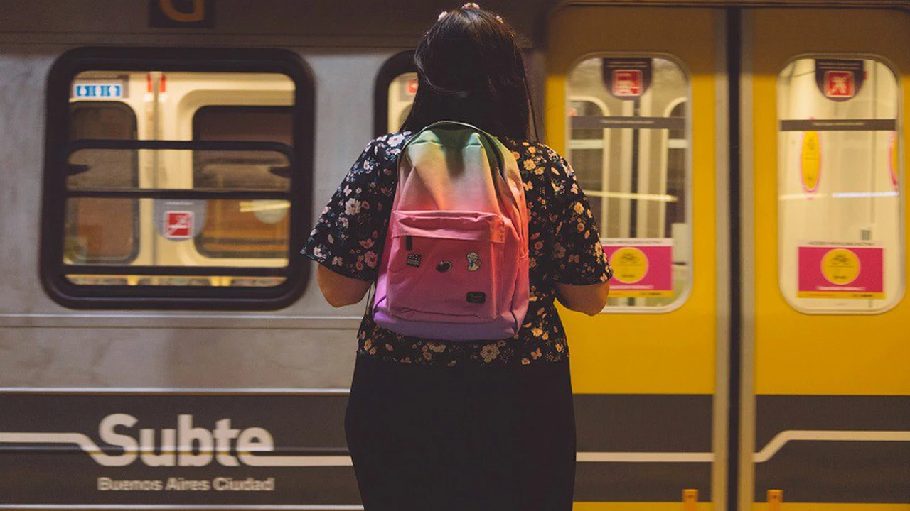 Por aumentos en transporte público, casi la mitad de los argentinos cambiaron la forma de viajar al trabajo