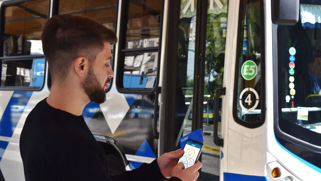 Chau SUBE: el transporte podrá pagarse con celular y tarjetas
