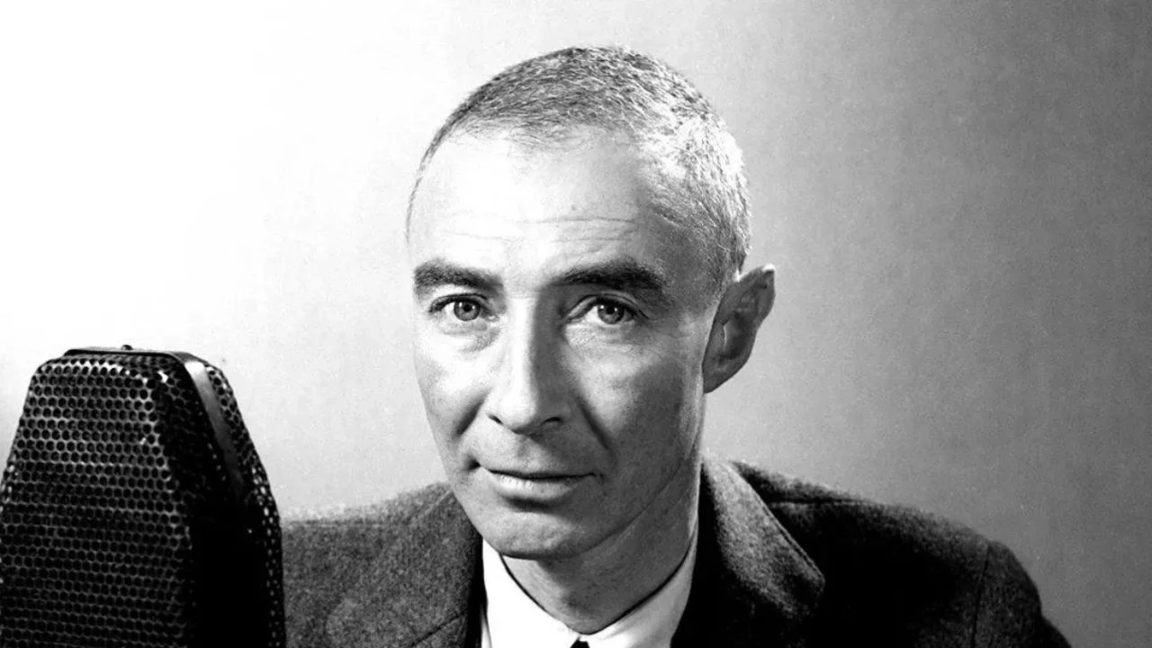 "Me convertí en la muerte, el destructor de mundos": el perfil de Robert Oppenheimer, el padre de la bomba atómica