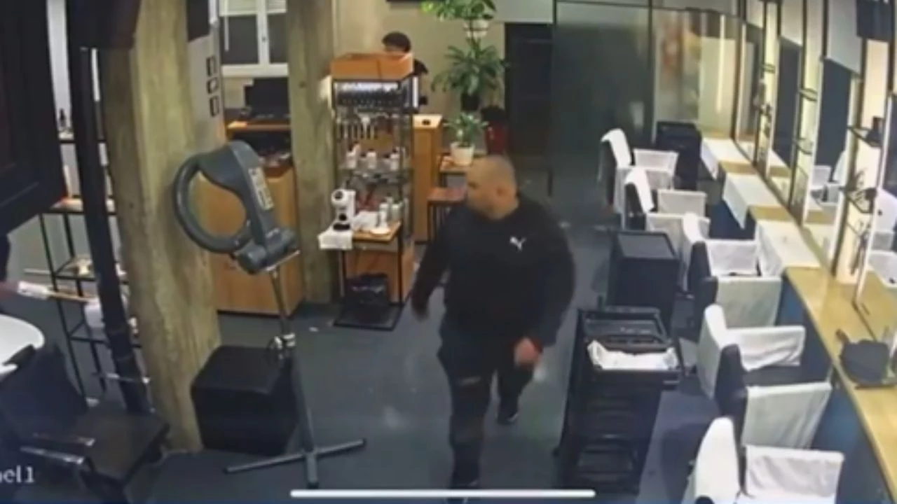 VIDEO | Difunden imágenes de cómo escapó el asesino del peluquero de Recoleta tras el crimen