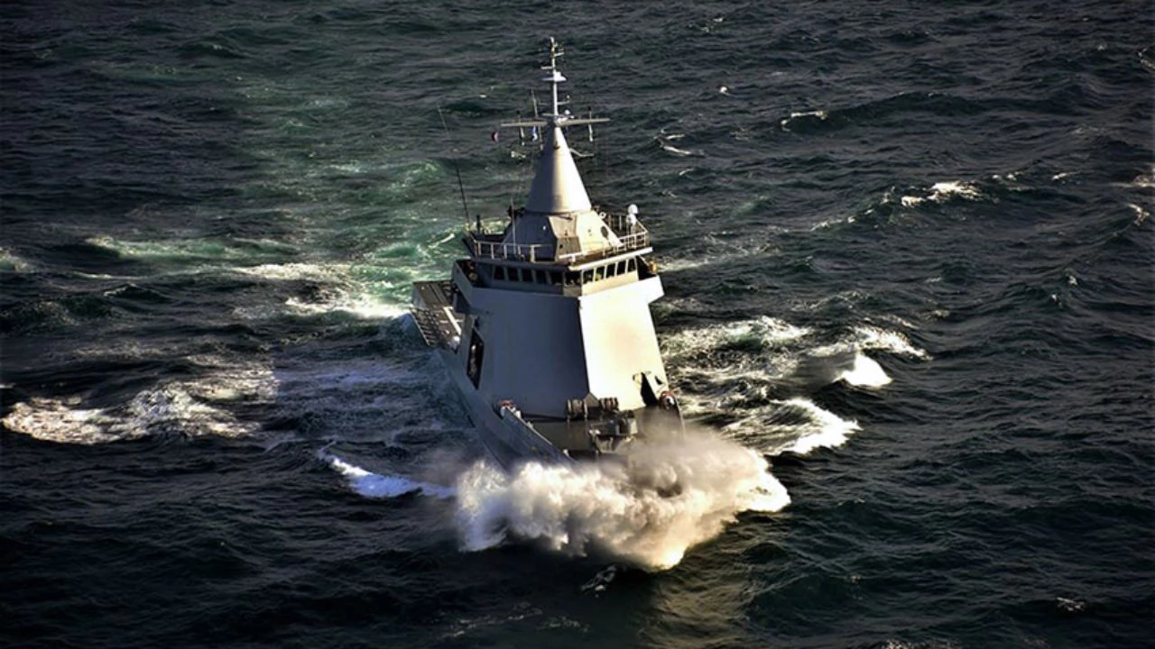 Tensión en el mar: la Armada abordó a un buque chino que pescaba ilegalmente en aguas argentinas