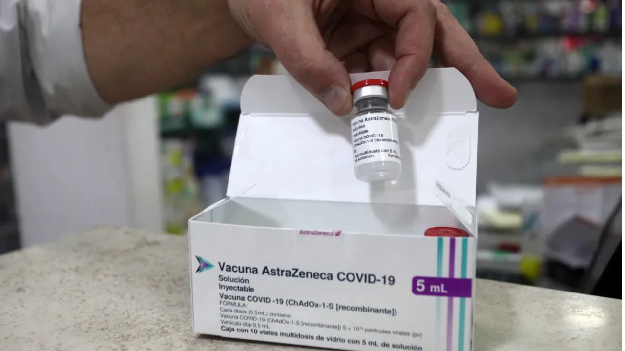 AstraZeneca reconoció que su vacuna contra el COVID puede generar efectos secundarios