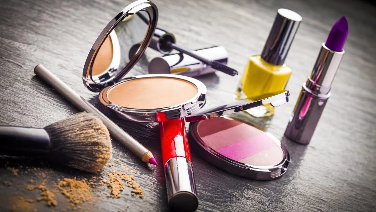 La ANMAT prohibió la comercialización de más de 90 productos de una marca de cosméticos
