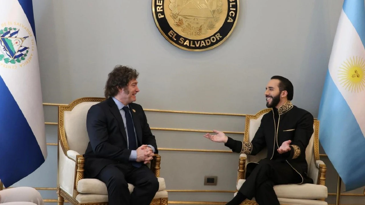 ¿Qué le preguntó Javier Milei a Bukele en su asunción como presidente de El Salvador?