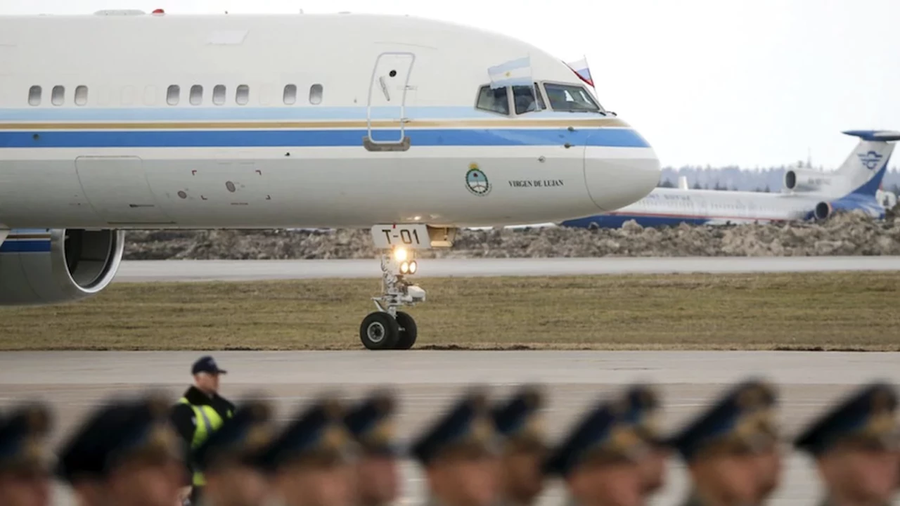 Un ex piloto relató cómo se trasladaban los bolsos en el avión presidencial