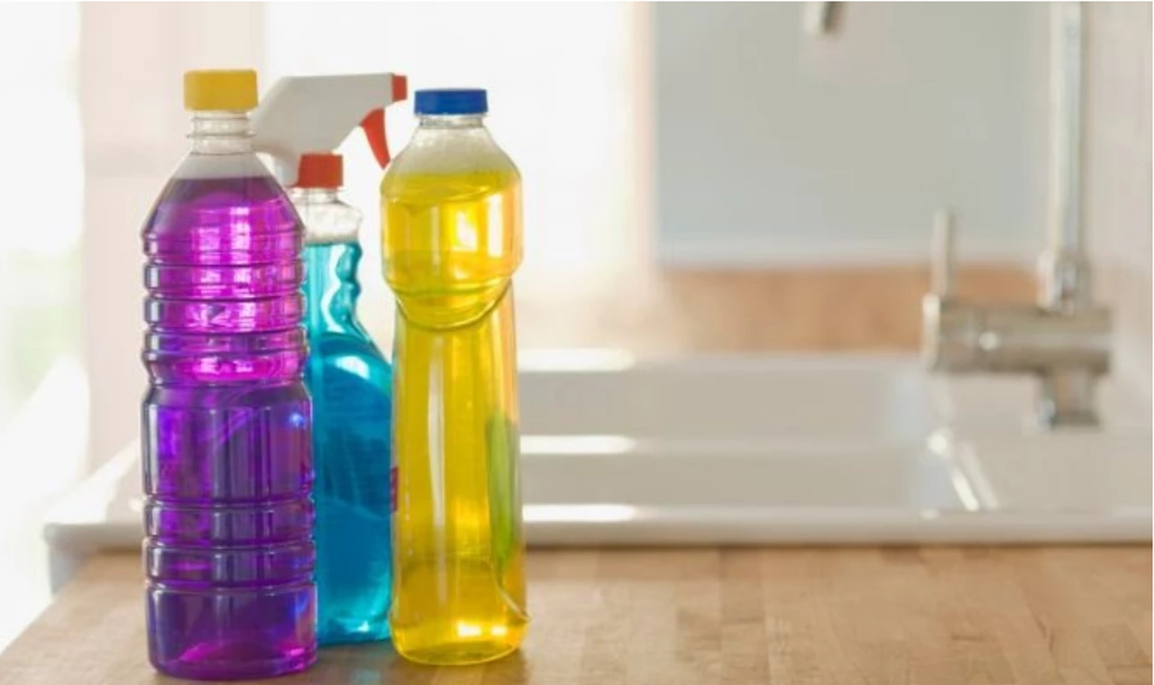 Qué riesgos se esconden detrás de los productos de limpieza que se utilizan a diario