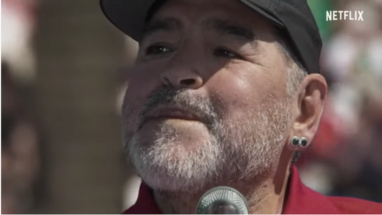 Video: se filtró una escena de Maradona en la serie de Netflix, "La pelota sí se mancha"