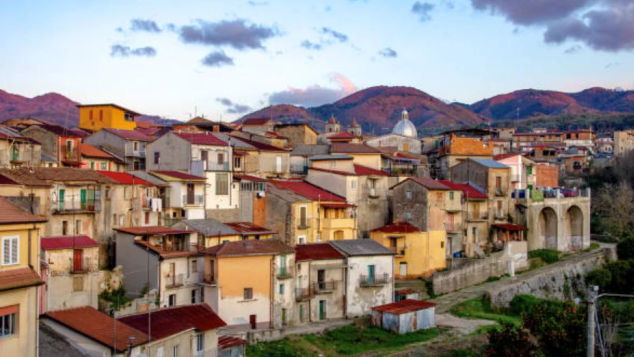 Una ciudad italiana sin coronavirus "regala" sus casas para aumentar la población
