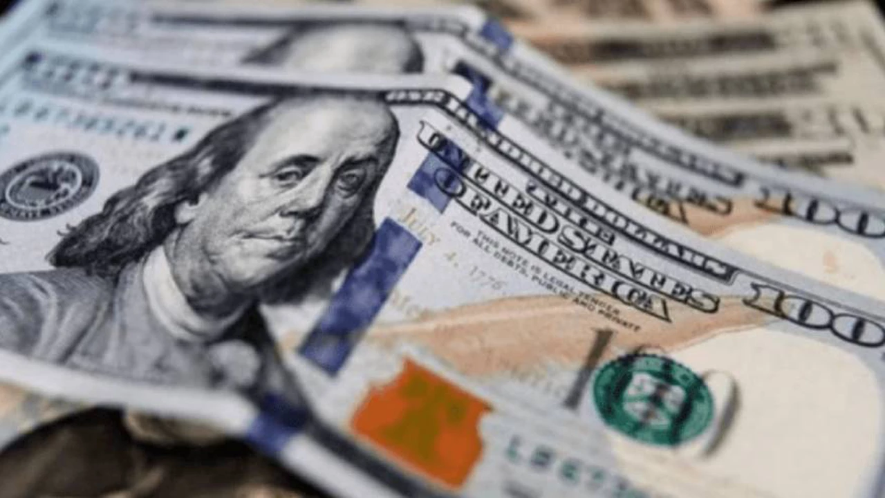 En el cierre de la semana, el dólar blue operó a la baja: ¿qué pasó con las cotizaciones financieras y el oficial?