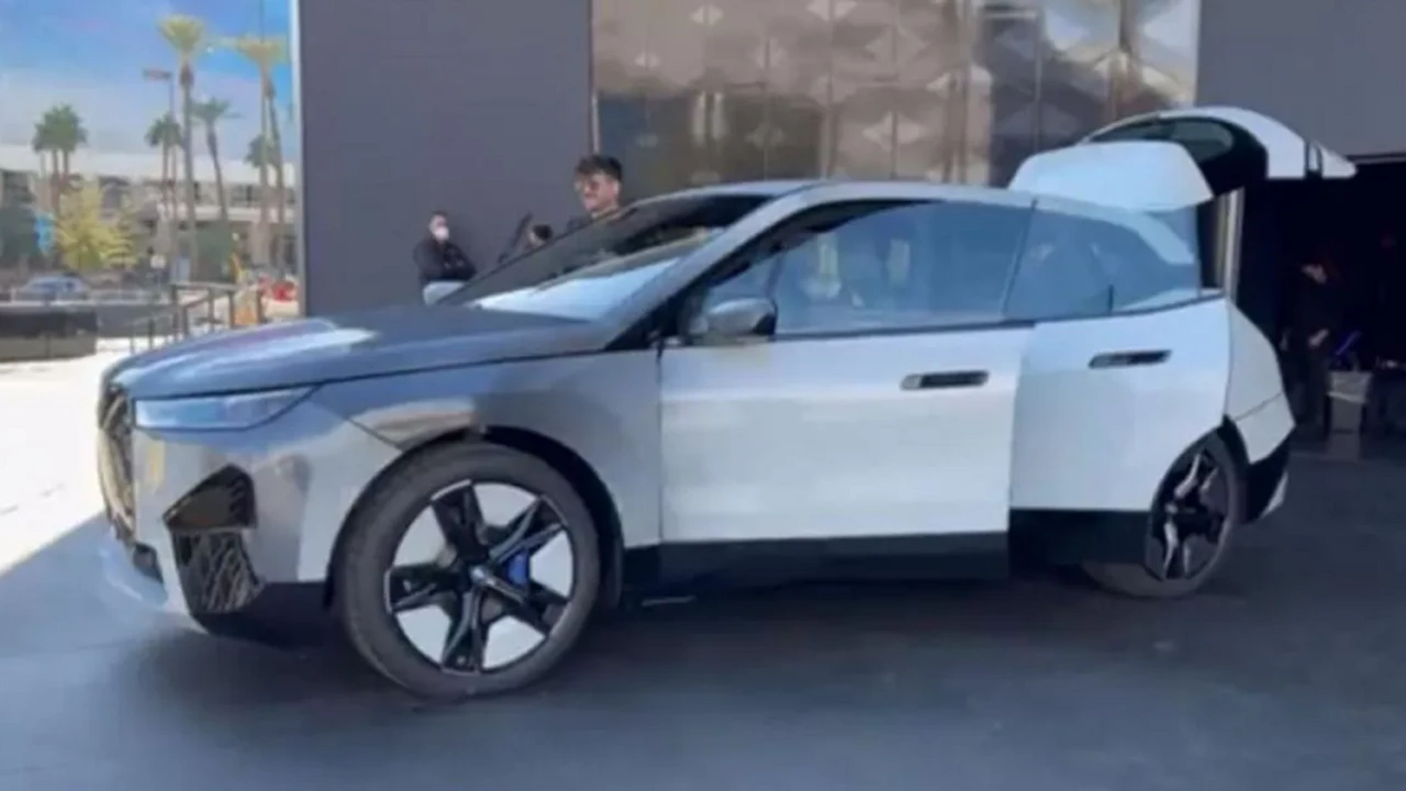 Increíble | BMW iX Flow: un coche eléctrico que puede cambiar de color con tan solo pulsar un botón