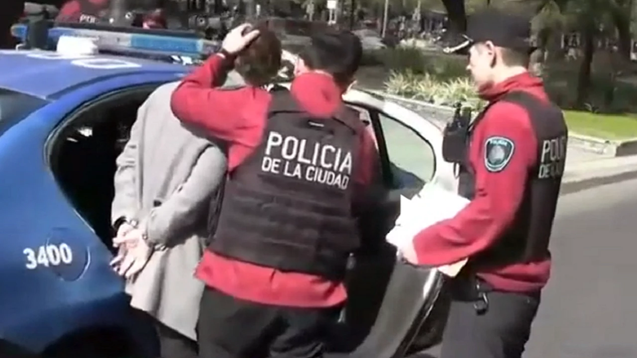 VIDEO | indignación por el conductor que se quejó de los piqueteros y quedó detenido: comisario pasó a disponibilidad