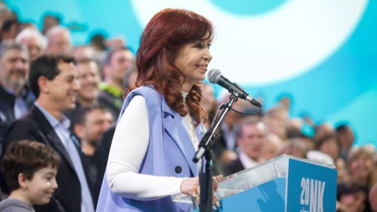 Desde Plaza de Mayo y sin hablar de candidaturas, Cristina Kirchner cuestionó a la Corte: "Es un mamarracho indigno"