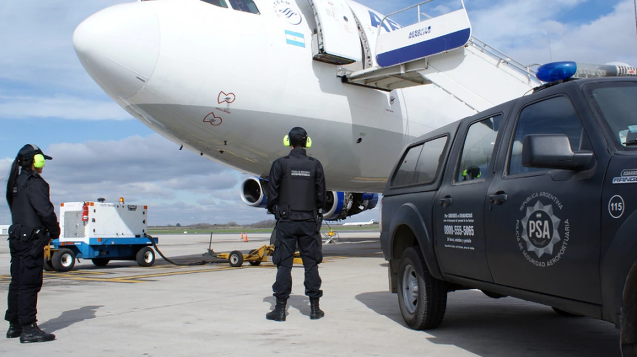 Un amorío y una amenaza de bomba: cómo era el plan de la azafata de Aerolíneas Argentinas que fue detenida