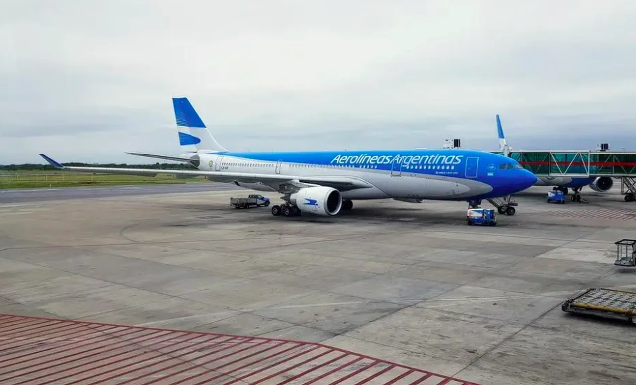 Qué va a pasar con los pasajes de Aerolíneas Argentinas tras el DNU de Javier Milei