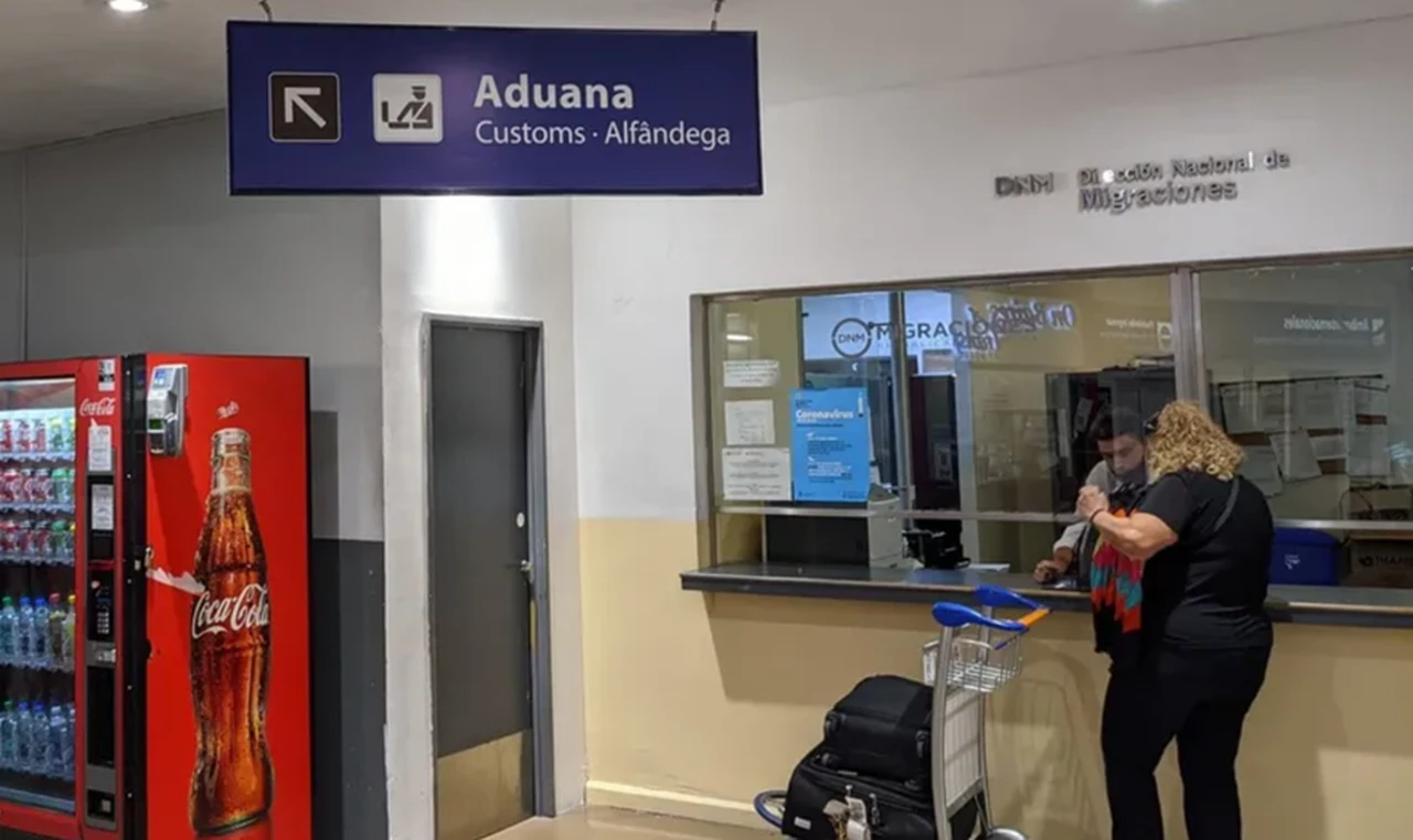 Milei eliminó el límite de Aduana para compras en el exterior: no se pagarán más impuestos