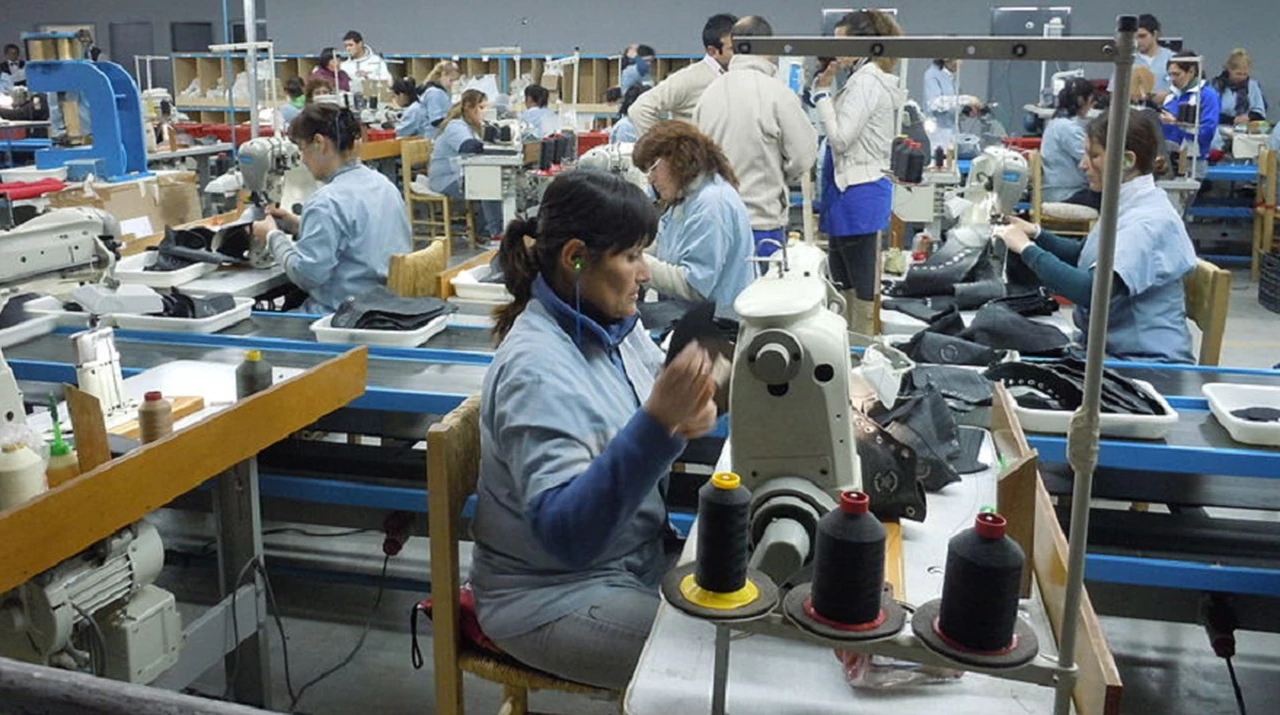 55.000 empleos en juego: la industria del calzado nacional pide bajar aranceles para componentes importados