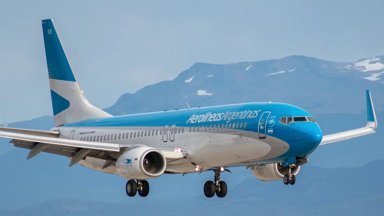 Aerolíneas Argentinas canceló el beneficio de acumulación de millas que regía para los funcionarios estatales
