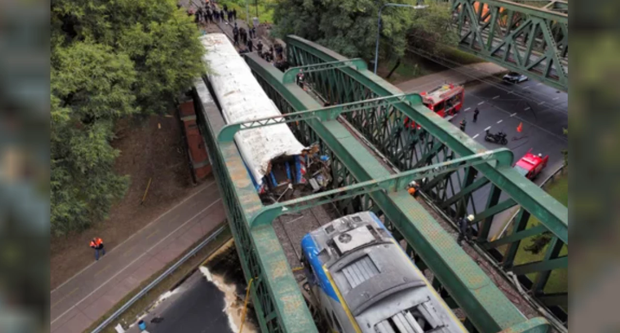 Tras el choque de trenes en Palermo, el Gobierno decretará la emergencia ferroviaria: apuntó contra la gestión anterior