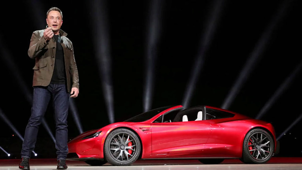 Tesla se copia de Netflix para su nuevo negocio: pagás una cuota mensual para que tu auto se maneje solo