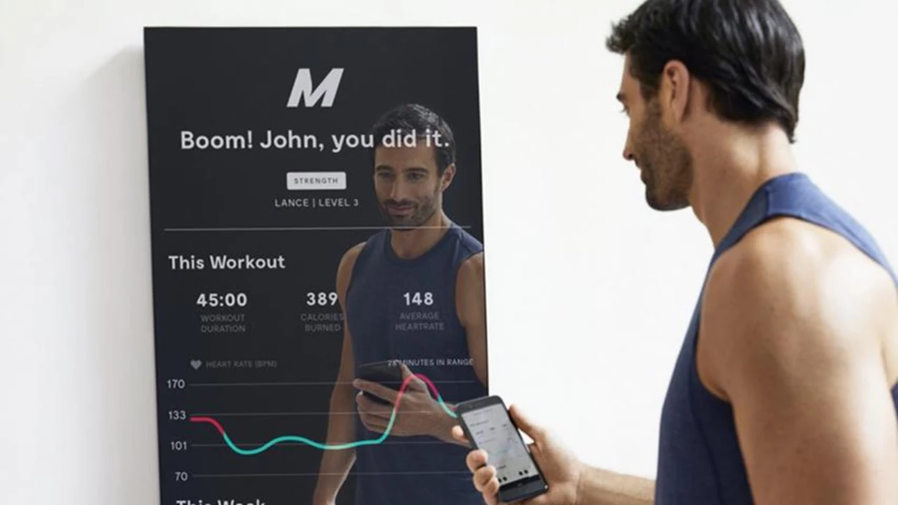 Así funciona el espejo inteligente que convierte una habitación en un gimnasio interactivo