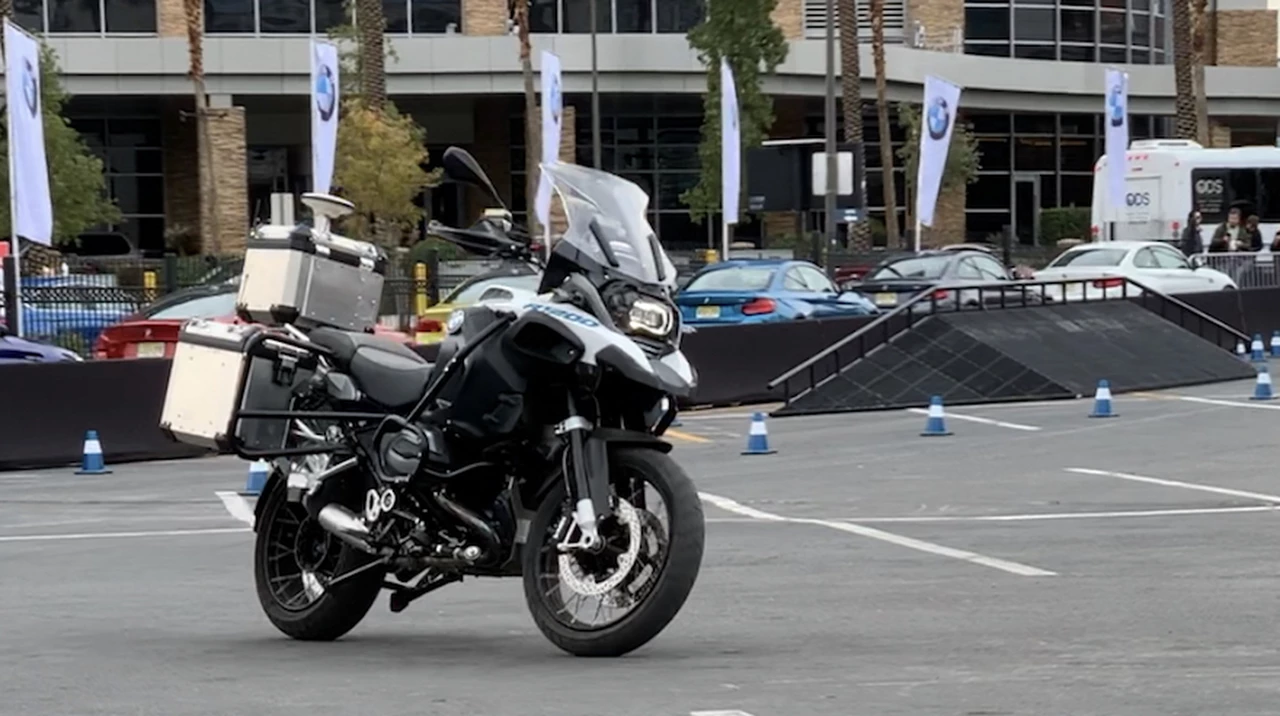 Así funciona la BMW R1200 GS, la flamante moto autónoma de la firma alemana