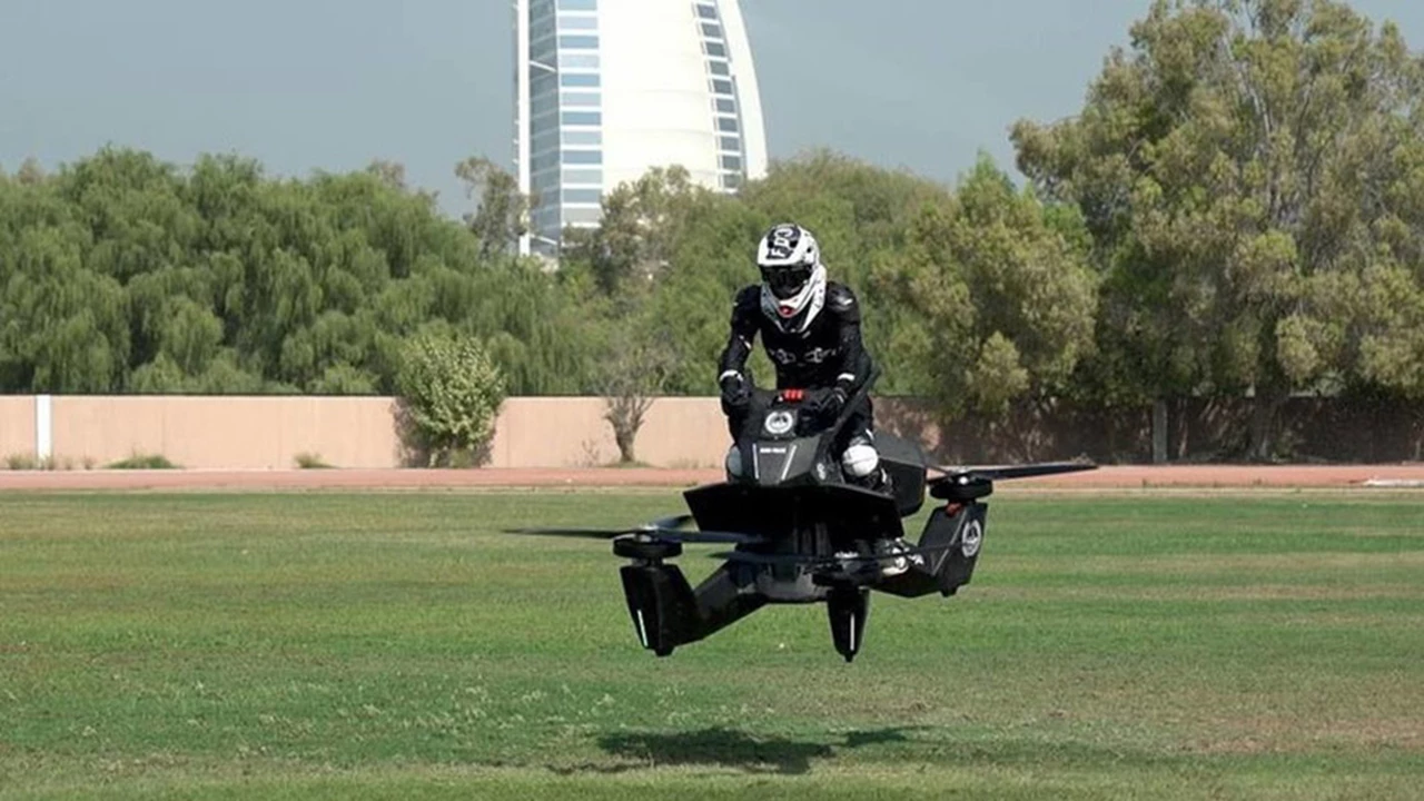 Video: conocé a la moto voladora que puede viajar a 100 km/h