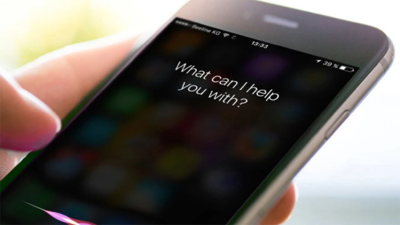 'Oye Siri, me están deteniendo': así es el atajo que arrasa en iPhone si te detiene la Policía