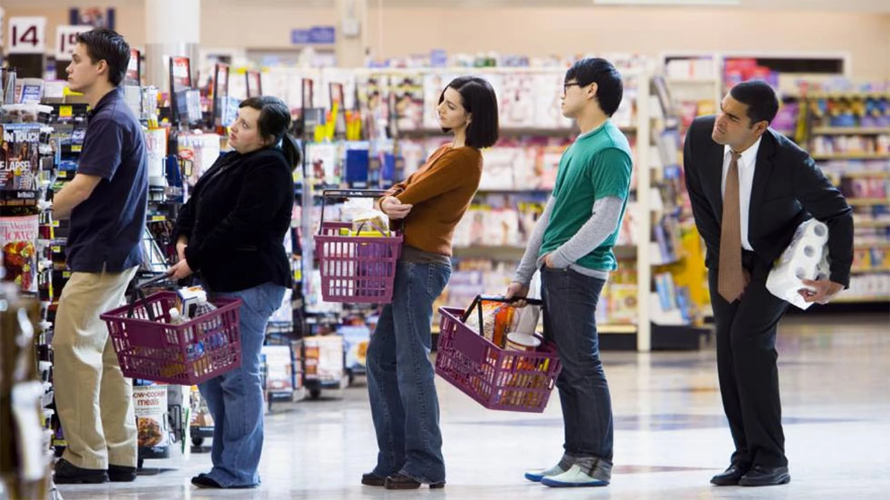 La pelea ya no es sólo por precios, sino por el tiempo: supermercados lanzan más servicios para que no hagas cola