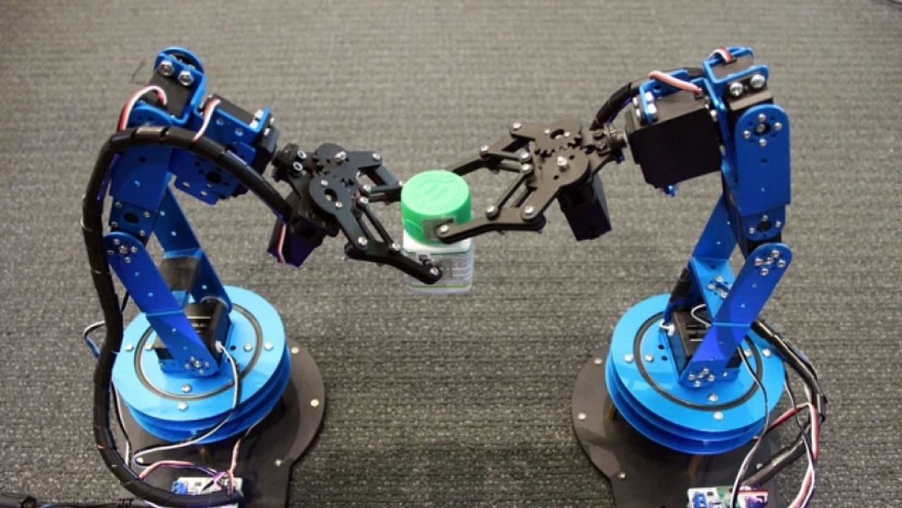 Este Robot del MIT aprende a trabajar estudiando los músculos humanos