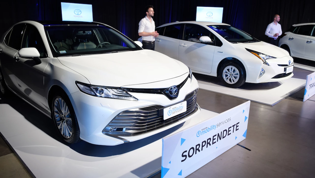 YPF y Toyota patean el tablero y cierran acuerdo para expandir sus servicios de movilidad a todo el país