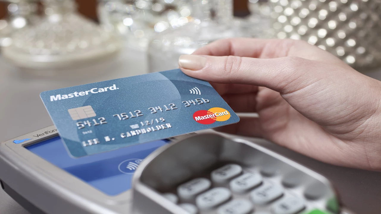 Mastercard avanza en la carrera contactless: descuentos de hasta 25% por pagar con estas tarjetas
