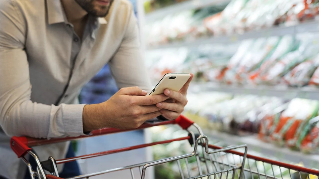 Para frenar la inflación, el gobierno congela precios: estas apps permiten encontrar los productos en oferta