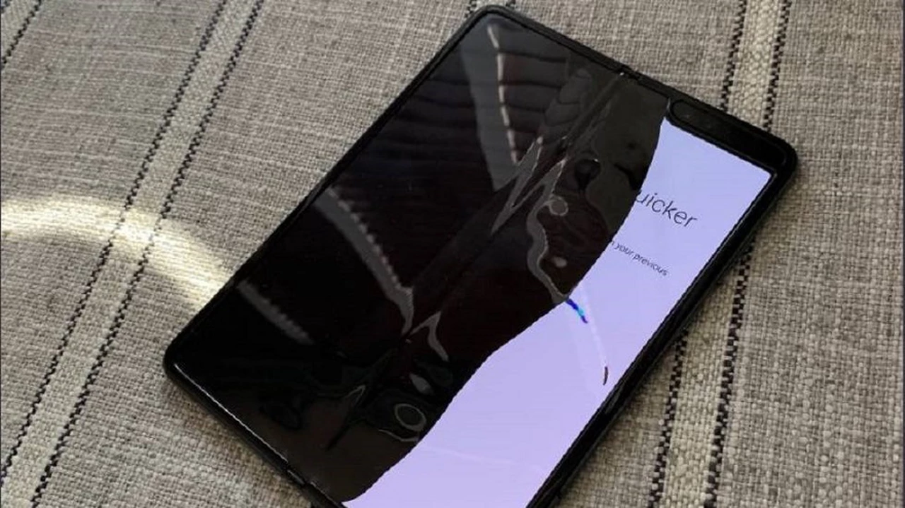 ¿El fiasco del año?: por graves fallas, Samsung pospone la venta de su smartphone plegable