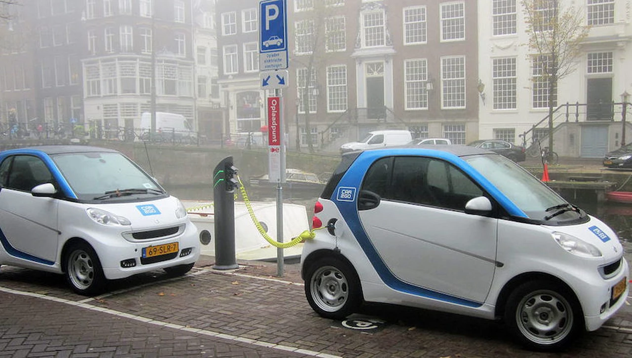 ¿Qué ciudad prohibirá la circulación de todos los autos nafteros y diésel en 2030?