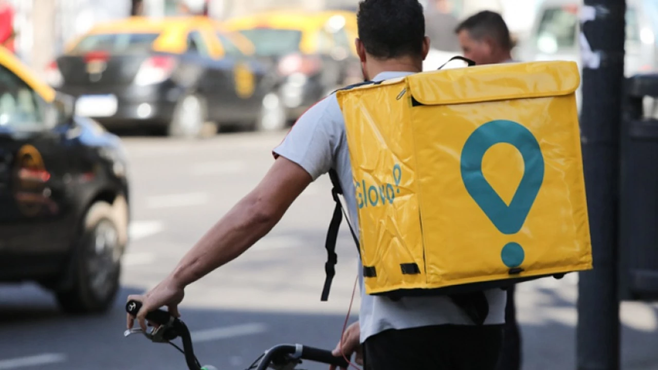 Attention "scooter drivers": Glovo launches service for companies and negotiates with the alternative government to Monotributo