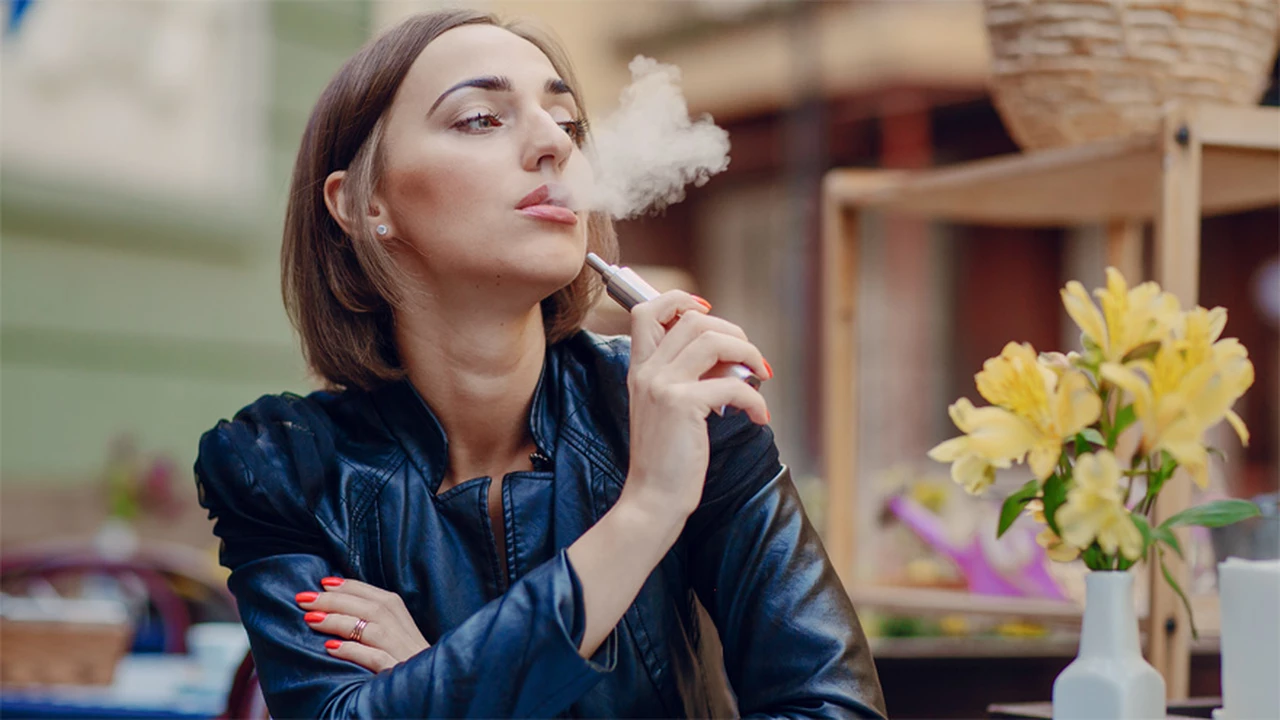 La pelea por un negocio millonario: así preparan las tabacaleras la llegada de cigarrillos "4.0" a la Argentina
