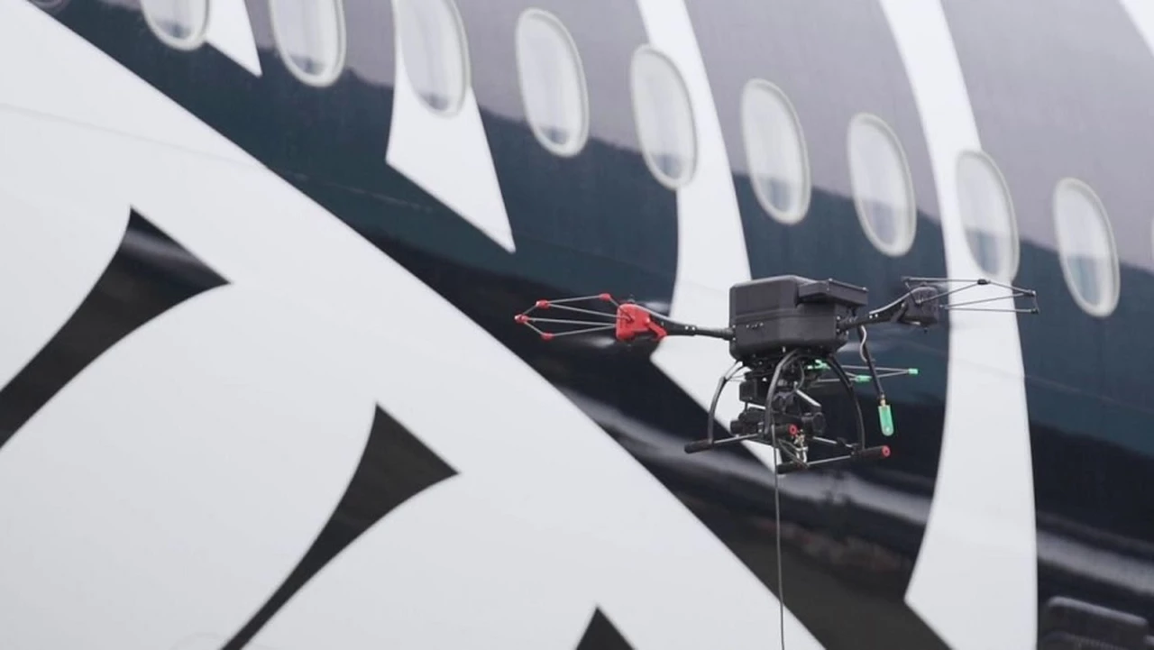 Una aerolínea empezó a utilizar drones para inspeccionar sus aviones