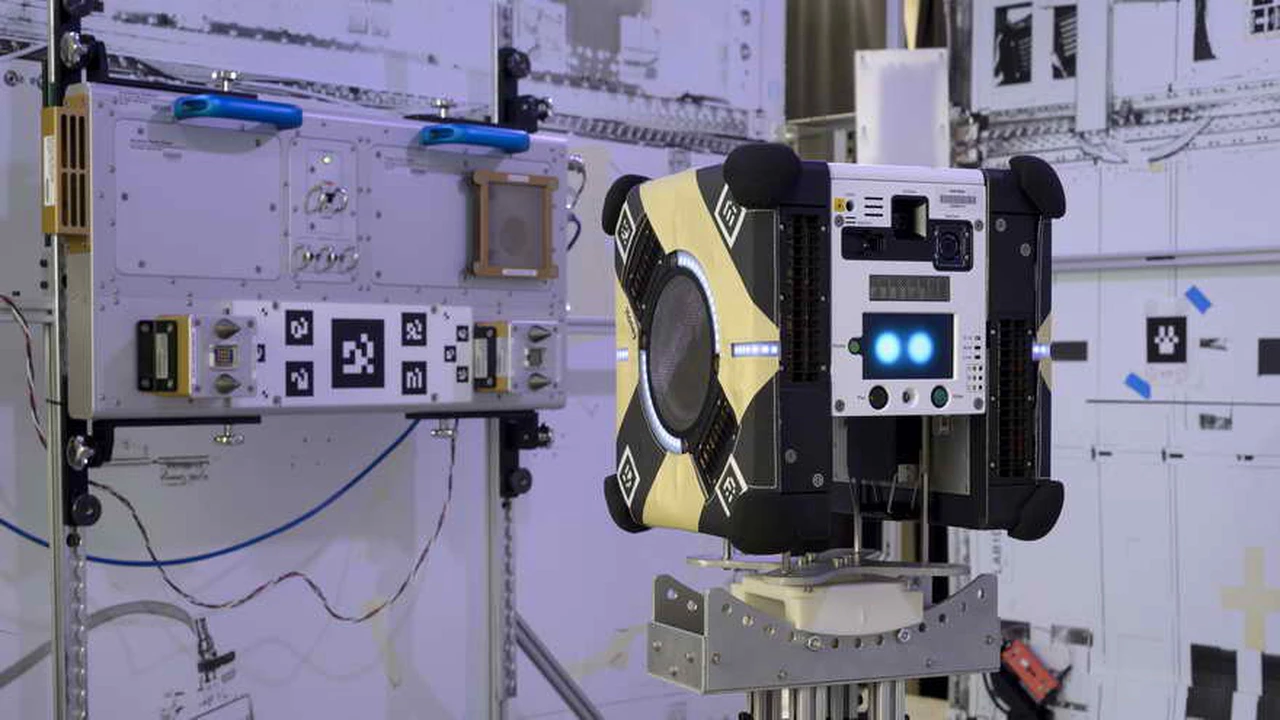 Bumble es el primer robot de vuelo libre lanzado en la Estación Espacial Internacional