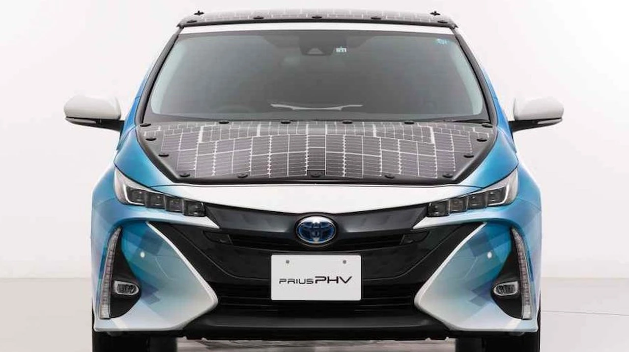 Toyota comienza las pruebas de su nuevo Prius equipado con paneles solares