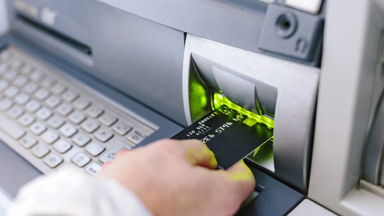 Retirá plata de cualquier banco sin recargo: suspenden comisiones por operaciones en cajeros automáticos