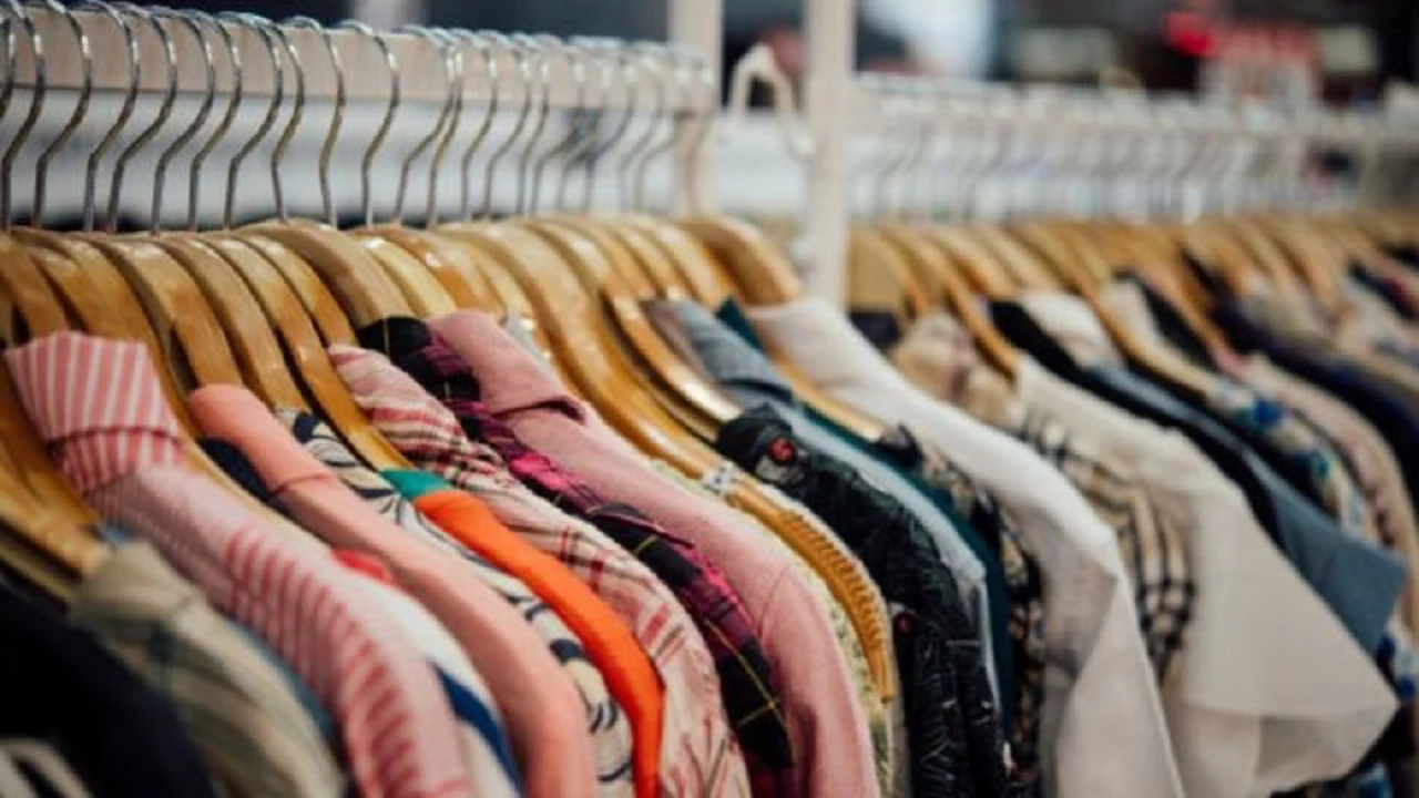 ¿Adiós a los vendedores?: este espejo es un asesor de moda inteligente en los locales de ropa