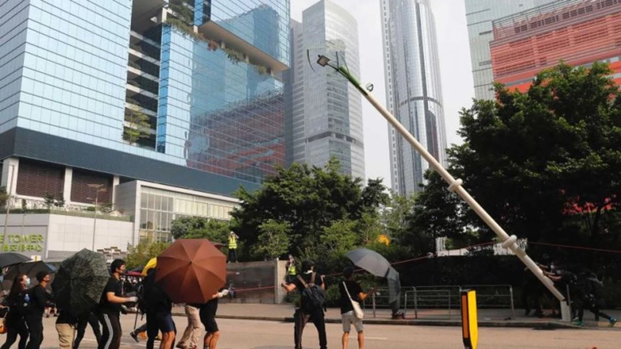 Represión en Hong Kong: por qué los manifestantes destruyeron las cámaras de vigilancia
