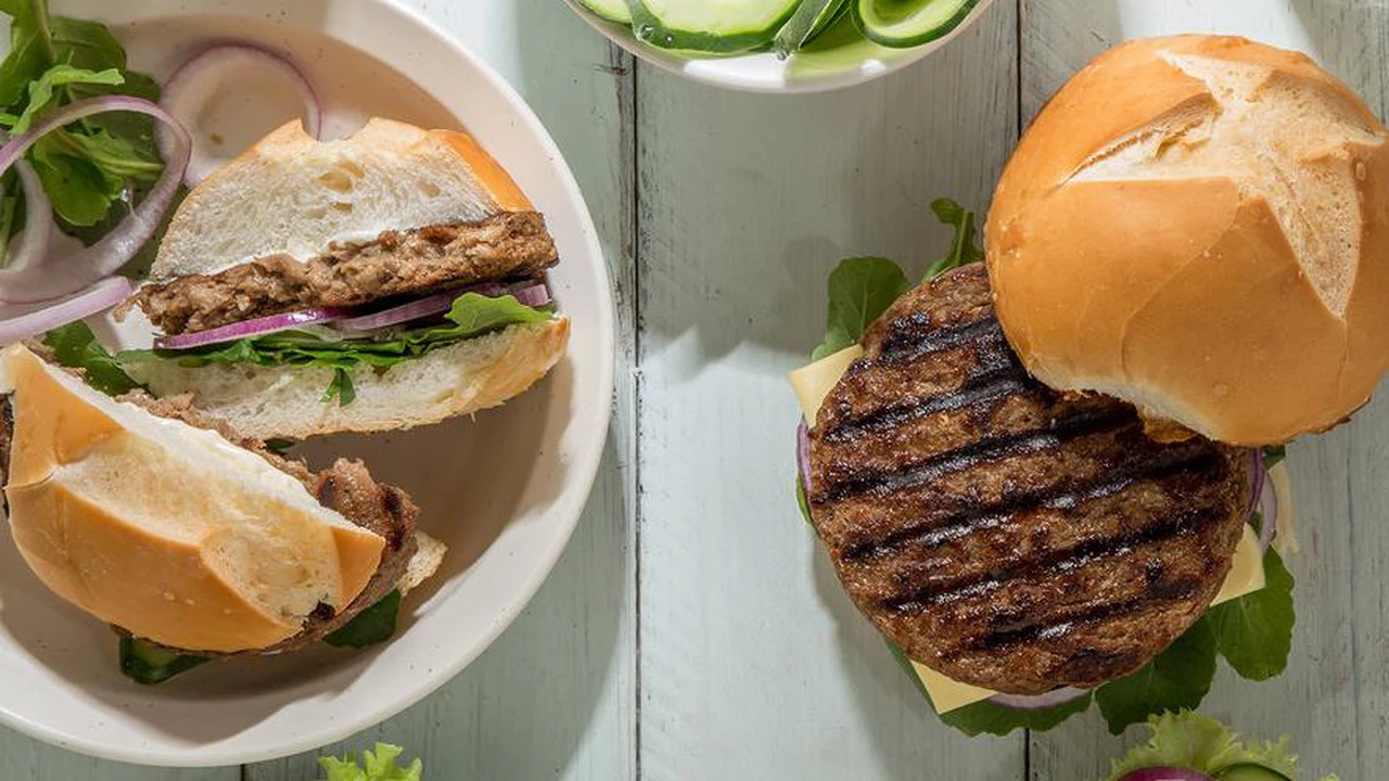 Conocé a los emprendedores que crearon la primera hamburguesa "de carne pero sin carne" de la Argentina