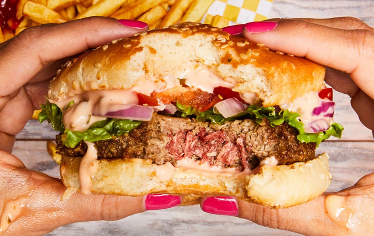 La segunda exportadora mundial de carne lanza hamburguesa vegetal en Uruguay