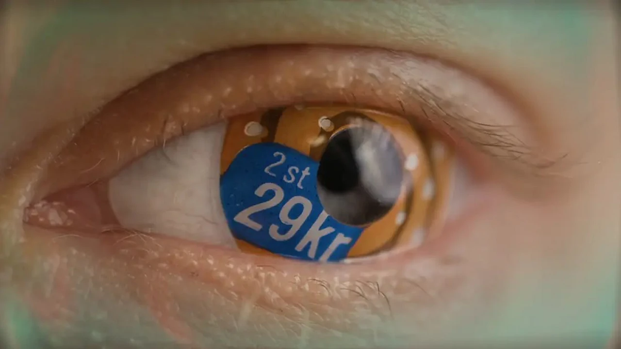 Video: crean una insólita campaña publicitaria que promociona productos en lentes de contacto
