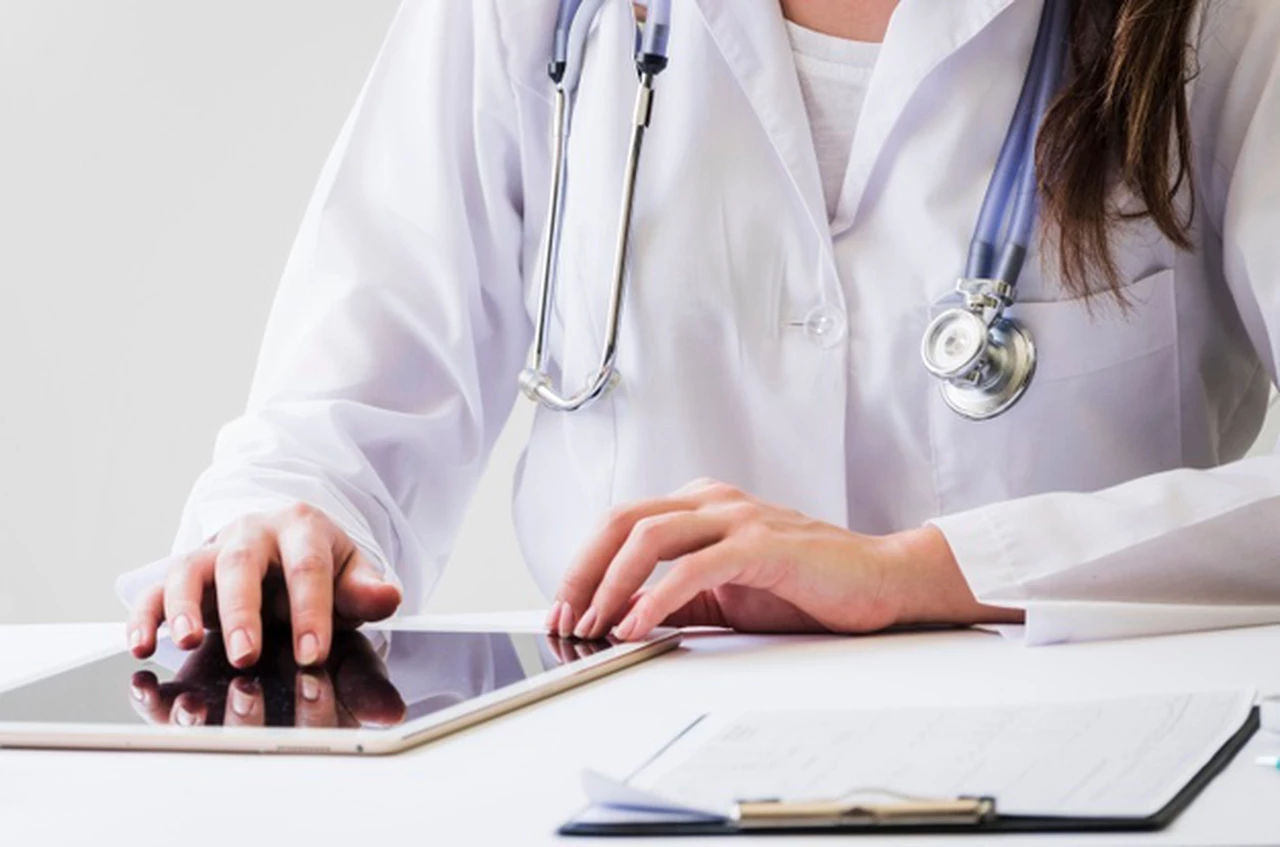 No más "letra de doctor": la historia clínica digital busca revolucionar la medicina